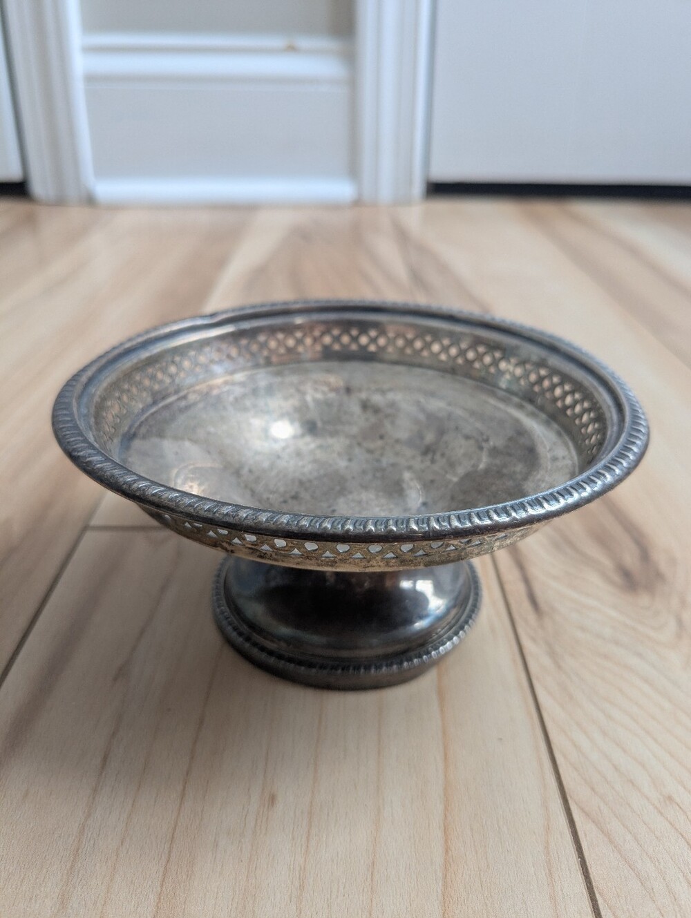 A. & J. Zimmerman Ltd. Edwardian sterling silver pierced pedestal bonbon 77g